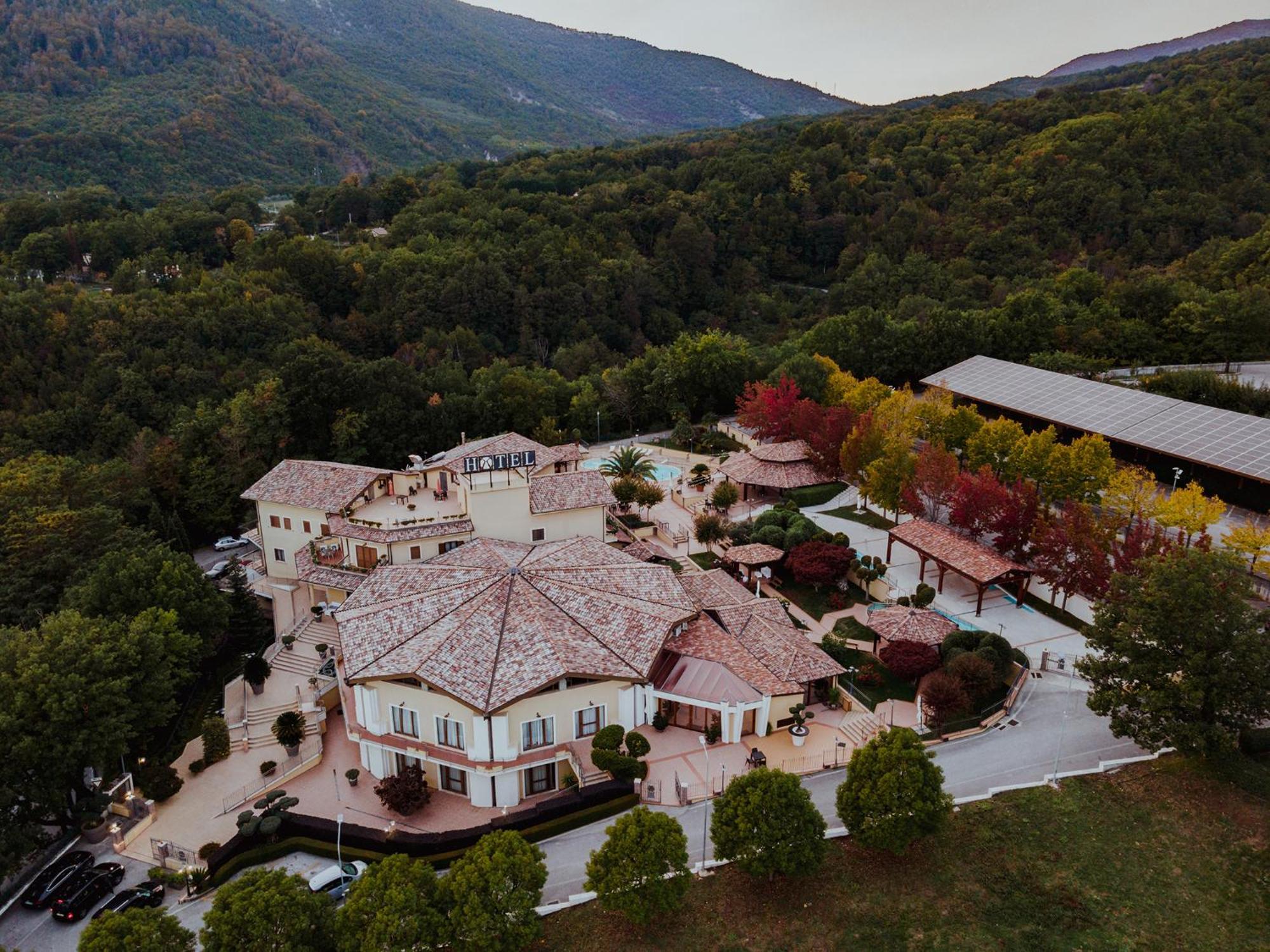 San Raffaele Hotel Restaurant&Resort Castelluccio Superiore Exterior foto